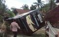 Tragedi Jok Sopir Copot, Bus PO Merdeka Nyelonong Tebas Rumah Warga