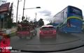 Sopir Bus Ugal-ugalan Sampai Hampir Adu Banteng Lawan Truk, Netizen Geram