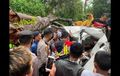Ngerinya Angin Kencang di Sukabumi, 1 Motor dan Gran Max Digebrak Pohon, 3 Tewas