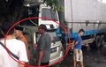 Kijang Innova Tak Berbentuk, Bodi Kanan Ditusuk Truk Tronton, Terseret  Berakhir Kejepit Pohon
