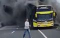Ngeri Banget, Bus Wisata Dilalap Api di Tol Pandaan-Malang, Bikin Macet Arus Lalu Lintas