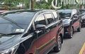 Stasiun Solo Balapan Digeruduk Belasan Toyota Kijang Innova, Jadi Mobil Jemputan Rombongan Paspampres dari Jakarta