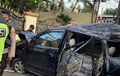 Tubuh Penumpang Mental Keluar Kabin, Avanza Hitam Isi Lima Pria Tanpa KTP Hancur Lebur