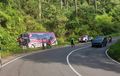 Sopir Sulit Kendalikan Setir di Jalur Maut Sarangan, Bus Isi 49 Penumpang Nyender Tebing