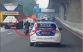 Enggak Ada Akhlak, Yamaha Mio M3 Zigzag di Tol Jakarta-Cikampek, Sirine dan Strobo Mengaung