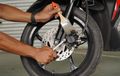 Cara Hilangkan Rem Motor Bunyi Berdecit di Musim Hujan, Cek Video Ini