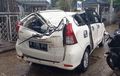 Nyawa Ibu dan Dua Balita Nyaris Tercabut, Atap Daihatsu Xenia Ambles, Kabin Amburadul