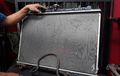 Jika Radiator Mobil Bocor Jangan di Servis, Efeknya Bisa Lebih Bahaya
