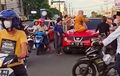 Dihadang Wanita Naik Kap Mesin, Mobil Oknum Polisi Diam Tak Berkutik, Isi Dalam Kabin Jadi Masalah 