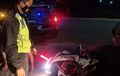 Yamaha R15 Tergeletak, Pemotor Meregang Nyawa, Diduga Sempat Terlempar ke Parit