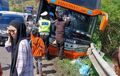 Apes, Tiga Mobil Pemudik Bonyok di GT Merak, Ulah Bus Rosalia Indah Gagal Ngerem