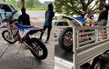 KTM 300 EXC TPI Six Days 2022 Dibeli Emak-emak Penjual Jamu, Gayanya saat Bayar Jadi Sorotan