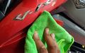 Biar Baret Tersamarkan, Begini Cara Yang Benar Pakai Wax di Bodi Motor