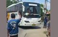 Warga Sampai Heran, Bus Damri Nyasar Sampai Tanggul di Brebes, Lebar Jalan Bikin Mikir