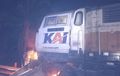 Mengerikan, Daihatsu Gran Max Terbakar di Mulut Lokomotif, Diseret Nyaris Satu Kilometer