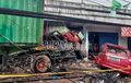 Digilas Truk Trailer, Suzuki Ertiga Hancur Habis-habisan, Pengemudi Tewas Kejepit