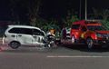 Dua Toyota Avanza Beradu di Jogja, Wajah Ambyar, Pengemudi Kejepit Bodi