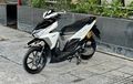Honda Vario 150 Tampil Apik, Jubah Hitam Putih, Pamer Kaki Optimal