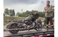 Lagi Nyari Rongsok di Sungai Malah Nemu Bangkai Harley-Davidson Road Glide, Langsung Diangkut Polisi!