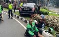 Maut Jumat Pagi, Pengemudi Mercy E350 Tewas Habis Tabrak Ojol, Dada Sempat Sesak