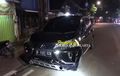 Lapak Pedagang Nasi dan Durian Buyar Disabet Mitsubishi Xpander, Tiga Motor Tergeletak