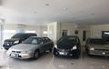 Showroom LOT32 UCD, Spesialis Mobil Antik dan Mulus, Ada Kijang, Katana sampai Accord Cielo