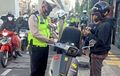 Disuruh Perlihatkan SIM, Polisi Dimintai Pengemudi Tunjukkan Surat Perintah Malah Pergi, Razia Tidak Resmi?