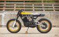 Yamaha RD400 Jadi Street Tracker Garang, Garpu Depan Pinjam GSX-R600