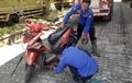 Merinding, Ada Ular Piton Sepanjang 2 Meter Ngumpet di Balik Bodi Honda BeAT