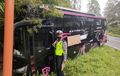 Bus Pariwisata Isi 38 Orang Hajar Tebing di Sarangan, Rem Rewel, Sopir Banting Stir