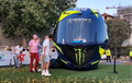 Valentino Rossi Dapat Hadiah Helm Seberat 400 Kg, Ternyata Bukan untuk Digunakan
