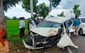 Kulit Pohon Jadi Saksi, Daihatsu Xenia Hancur Lebur, Kondisi Dua Korban di Luar Dugaan