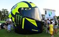 Jadi Grafis Helm Raksasa Berbobot 400 Kg, Ini Arti Soleluna Valentino Rossi