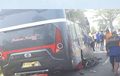 Yamaha Alfa 2R  Remuk Jadi Ganjal Bus Pariwisata, Pemotor Tanpa Helm Tewas