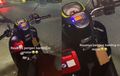 Pemotor Cewek Gemetar, Tiba-Tiba Ular Nongol Di Sayap Honda Scoopy