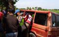 Oleng Kanan, Toyota Kijang Tumbuk Pohon, Satu Tewas Begini Kronologinya