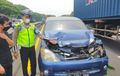 Dalam Kondisi Bodi Depan Meringis, Toyota Avanza Ditinggal Kabur Truk