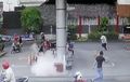 Vario Lagi Isi Bensin di SPBU Dilempar Korek, Api Berkobar Bikin Panik, Pelaku Melawan Saat Diringkus Warga