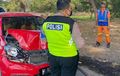 Kap Mesin Terlipat, Honda Brio Luntang-lantung, Dicampakan Pikap