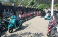 Puluhan NMAX Terparkir Rapi Bak Showroom Mobkas, Yamaha Fazzio Menyendiri di Parkiran SMA
