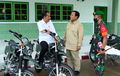 Didampingi Jokowi, Prabowo Subianto Serahkan Puluhan Kawasaki KLX 150 ke Kodim 1503/Tual