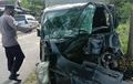 Parah, Mobil Boks Tabrak Tiang Listrik Dan Tembok Pagar Rumah, Penyebabnya Diungkap Polisi