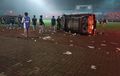 Empat Mobil Polisi Dibakar, Jadi Saksi Tragedi Kerusuhan Stadion Kanjuruhan yang Tewaskan 127 Orang