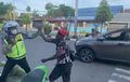Viral, Pengendara Kawasaki Ninja Layangkan Pukulan ke  Polisi saat Operasi Zebra, Ternyata Bukan Warga Sipil