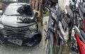 Gerobak Rujak dan Enam Motor Hancur, Toyota Avanza Hitam Bak Banteng Liar