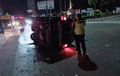 Brak! Ambulans Rebahan di Tengah Jalan, Ulah Civic Dibawa Ngebut
