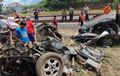 Terbelah Dua, Daihatsu Taruna Susah Dikenali Setelah Dihantam Kereta Kertanegara, Begini Kondisi Penumpangnya