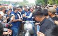 Tak Lagi Jadi Gubernur DKI Jakarta, Begini Gaya Anies Baswedan Naik Vespa Sprint, Jadi Skuter Keluarga Pertamanya