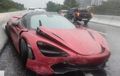 Kurang Konsentrasi di Jalan, Bodi McLaren 720S Bonyok Usai Hantam Barrier Tol Juanda-Waru