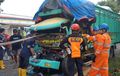 Tabrak Truk Parkir, Bodi Truk Bonyok Genjet Sang Sopir, Begini Kronologinya